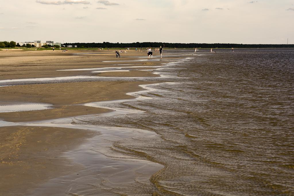 Pärnu Karusselli Beach Apartment Bagian luar foto